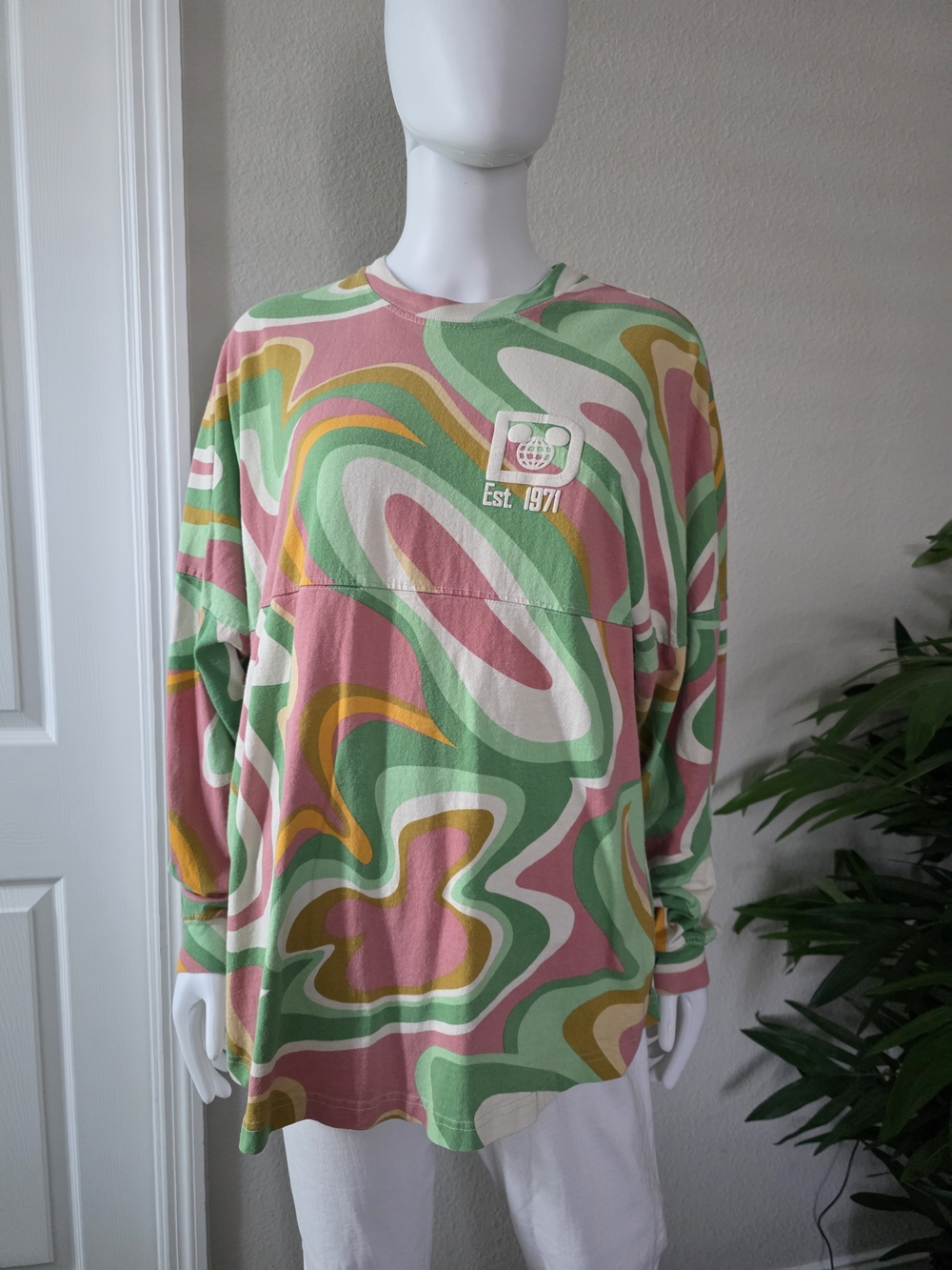 Walt Disney World Retro Swirl Spirit Jersey - Size M